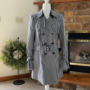 Beautiful White House black market jacket